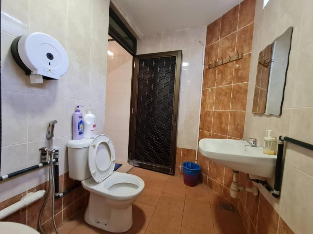 Mg Casa Inn - Mutiara Gurney Джордж Таун Екстериор снимка